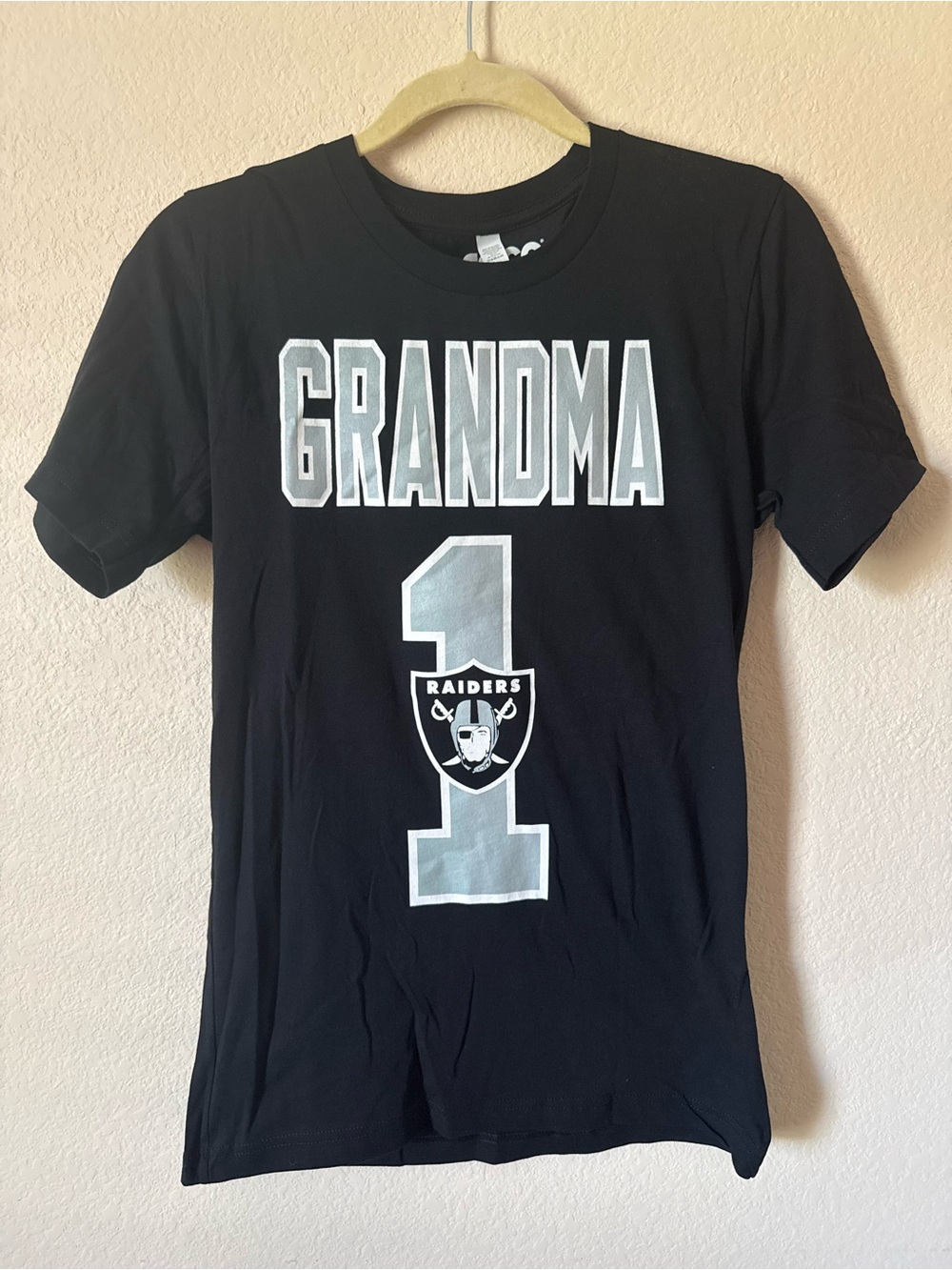FOCO Oakland Raiders NFL T-Shirt Black Short Sleeve “Grandma #1” Size S NWOT
